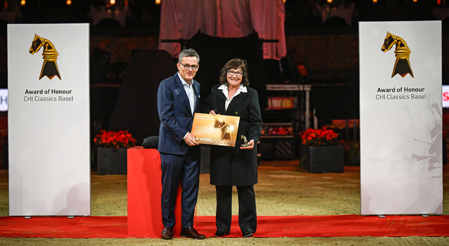 Horse Times Egypt: Equestrian Magazine :News :LINDA SOUTHERN-HEATHCOTT RECEIVES THE AWARD OF HONOUR