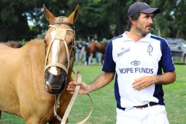 Horse Times Egypt: Equestrian Magazine :News :SHOW ME, A CLONED POLO PONY, TAKES ADOLFO CAMBIASO FOR A RIDE