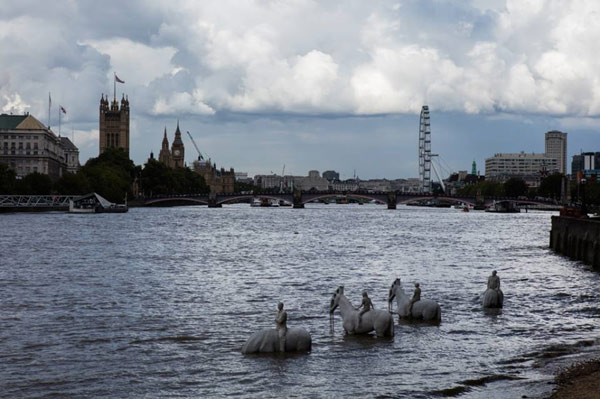 Horse Times Egypt: Equestrian Magazine :News :Horse sculpture installed in tidal reaches of the Thames